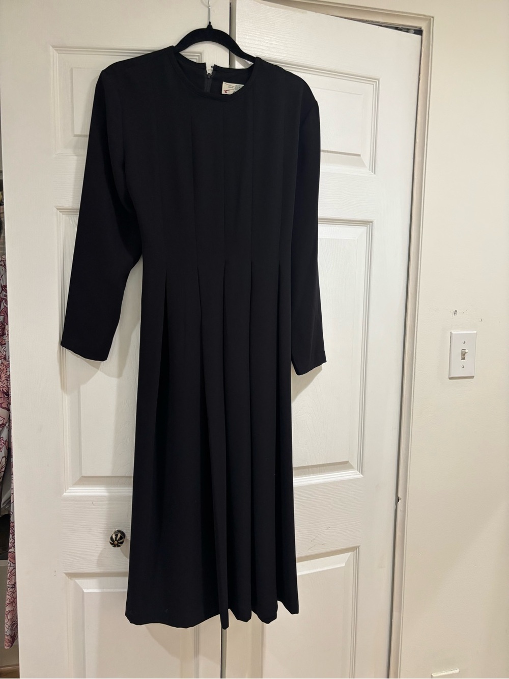 Orvis Black Long-Sleeve Pleated Midi Dress